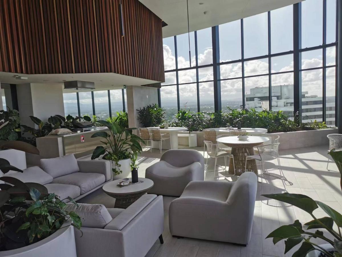2 Bedroom Luxurious Family Apartment Next To Pacific Fair - Broadbeach Gold Coast Gc22 Eksteriør billede