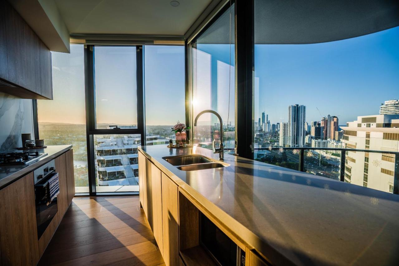2 Bedroom Luxurious Family Apartment Next To Pacific Fair - Broadbeach Gold Coast Gc22 Eksteriør billede